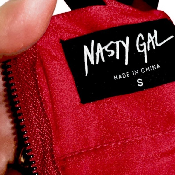 NASTY GAL Tango red deep v neck ruffled flutter sleeve criss cross halter crop - Picture 6 of 7